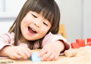 おもちゃの買いすぎは逆効果？「モノより思い出」が子どもの自信を伸ばす理由