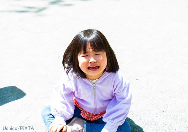 泣いている女の子