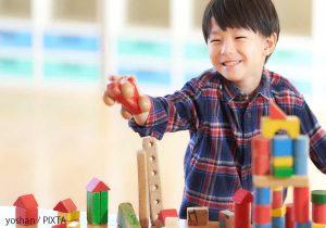 遊んでいる男の子