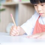 勉強する子
