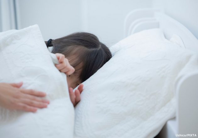 寝ている女の子