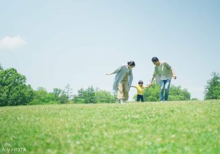 息子の迷子防止大作戦が大失敗に…USJで起きた“まさかの同化現象”とは？【うちのアサトくん第24話】