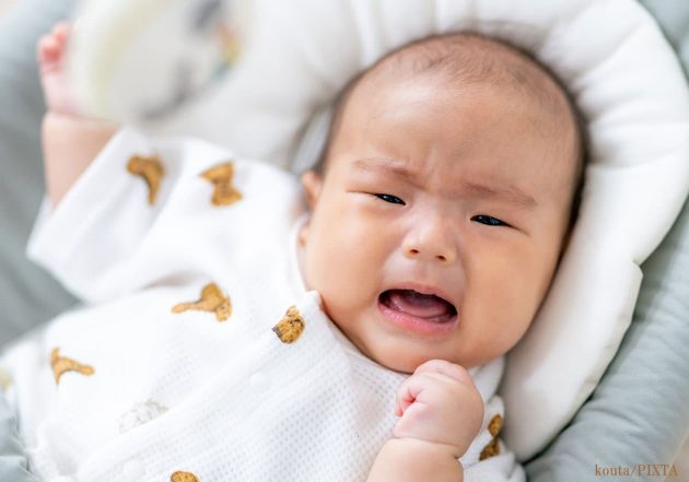 泣く赤ちゃん