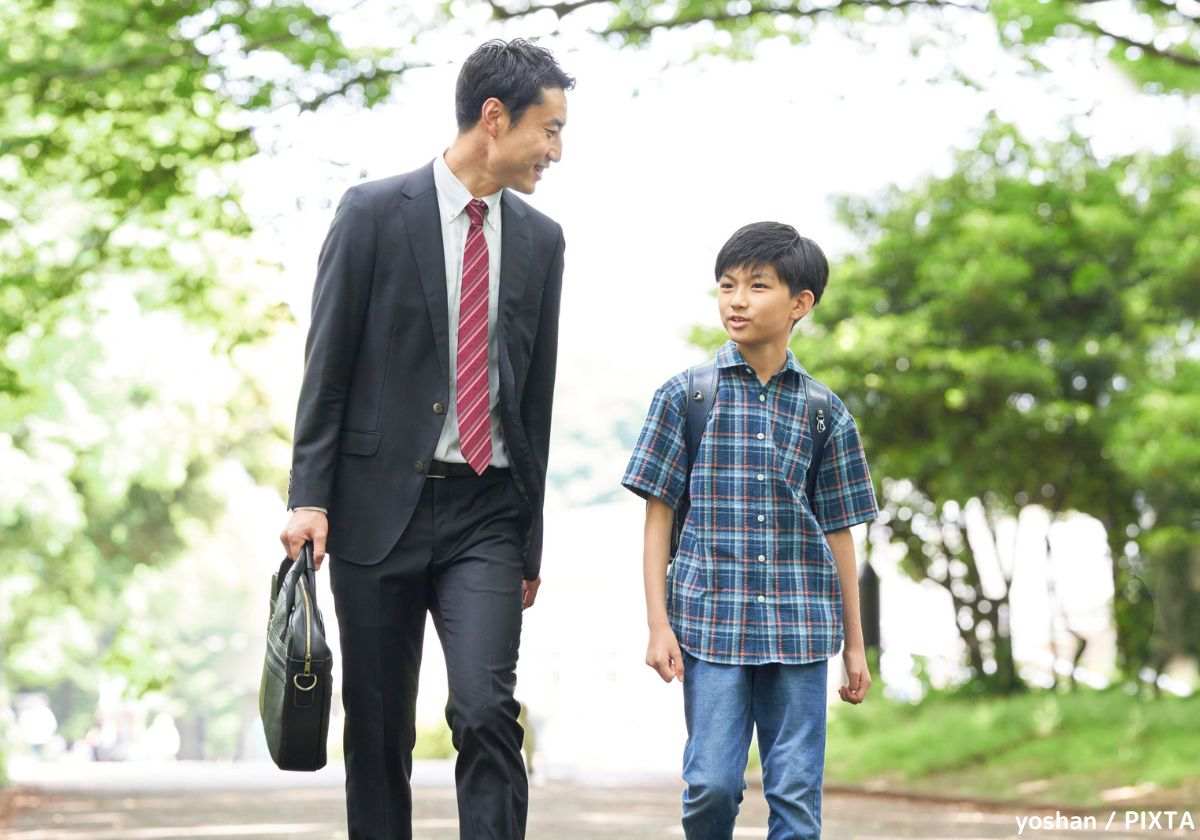 会話する父と子