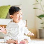 泣く赤ちゃん