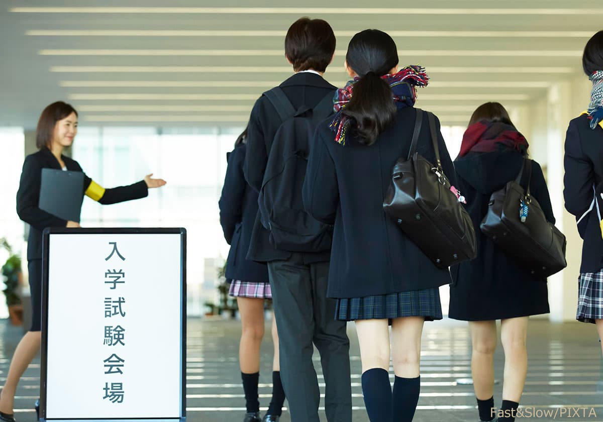 受験会場の入り口