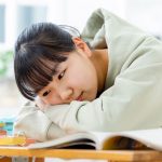 勉強が憂鬱な女の子