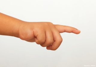 小さい子には「何か」が見える？ ３歳息子のホラー行動が怖すぎる【うちのアサトくん第3話】