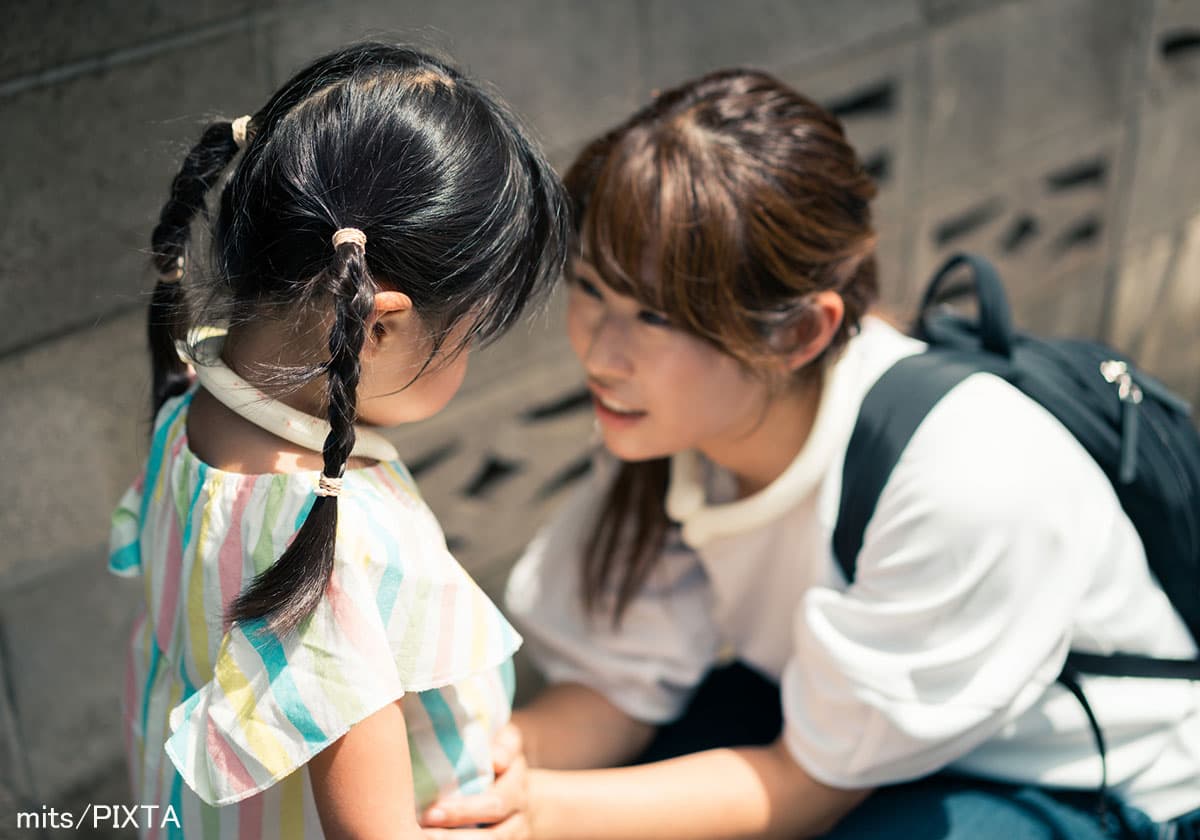 叱られる女の子