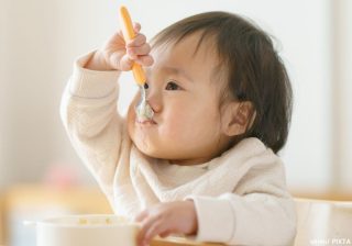 子どもの「噛まずに飲み込む」を改善するには？ 急がない食べ方を身につける習慣