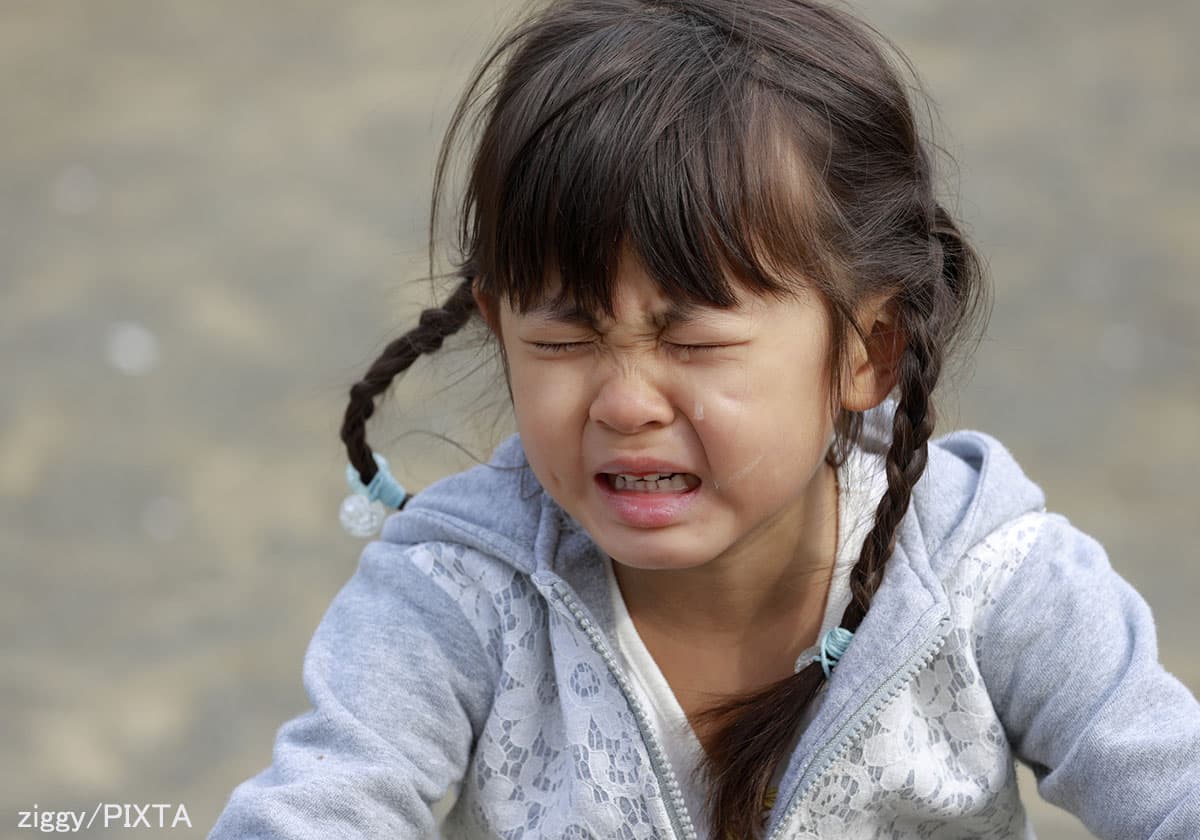 泣く女の子