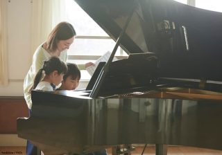 「クラシック音楽を聴くと頭がよくなる」は本当？ データから読み解く音楽と学力の関係