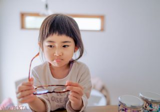 集団生活で起こりやすい「子どもの目の病気」とは？　医師に聞いた日常の予防とケア