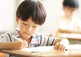 なぜ「勉強しなさい」は逆効果？ 親が子どもの学習意欲を奪う仕組み