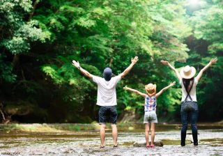 子どもはみんな大好き！ キャンプを楽しむための「テントとタープ設営」の極意