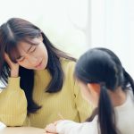 イライラするお母さん