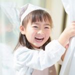 三角巾・帽子をかぶった小学生の女の子
