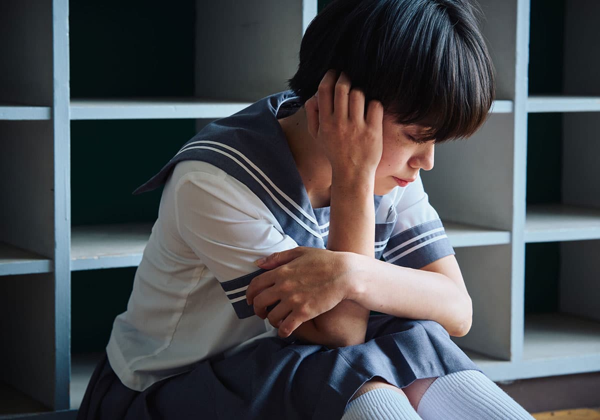 悩む女子学生
