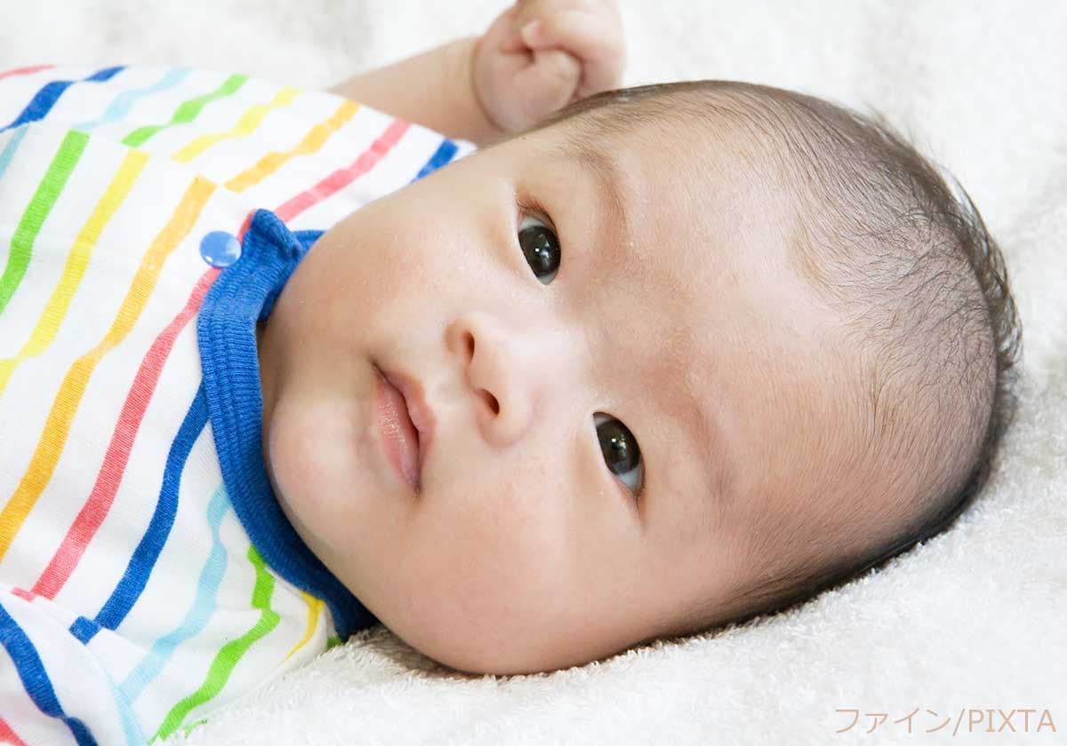 生後一ヶ月の赤ちゃんの表情