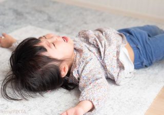 「自分で履く！」と玄関でギャン泣き…イヤイヤ期の靴バトルを救う瞬足の新構造