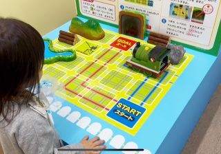 ３歳がプログラミング体験に挑戦！その結果は？ 「きかんしゃトーマスとなかまたち STEAMアドベンチャー」体験レポ