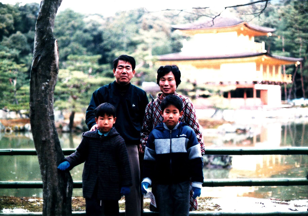 花房崇明さんと家族