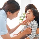 歯科検診をする子ども