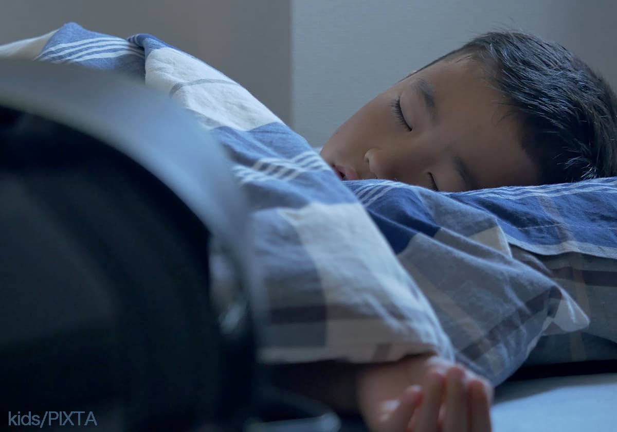 朝ぐずる子の原因は睡眠不足? 子どもの寝起きをよくする3つの見直しポイントの画像1
