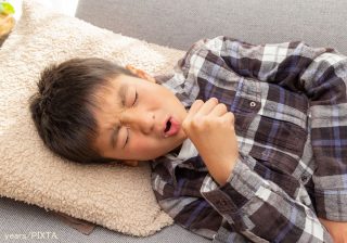 子どもの熱は下がったのに咳がおさまらない…医師が解説する気管支炎と喘息の違い