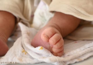 帝王切開後もすぐに始まる「母子同室」の試練　初マタ42歳ママが後悔したこと（42歳の新米ママ「子育て修行中」第2話）