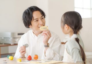 「子どもに金融教育を」って具体的にどうする？  悩む親に伝えたい『さるかに合戦』で教える資産価値の考え方