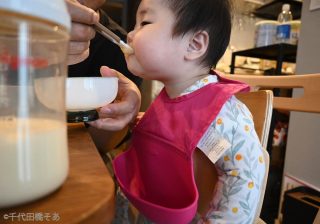 42歳新米ママが離乳食チャレンジで大苦戦！ 「苦労が水の泡」にさせた犯人とは？（42歳の新米ママ「子育て修行中」第12話）