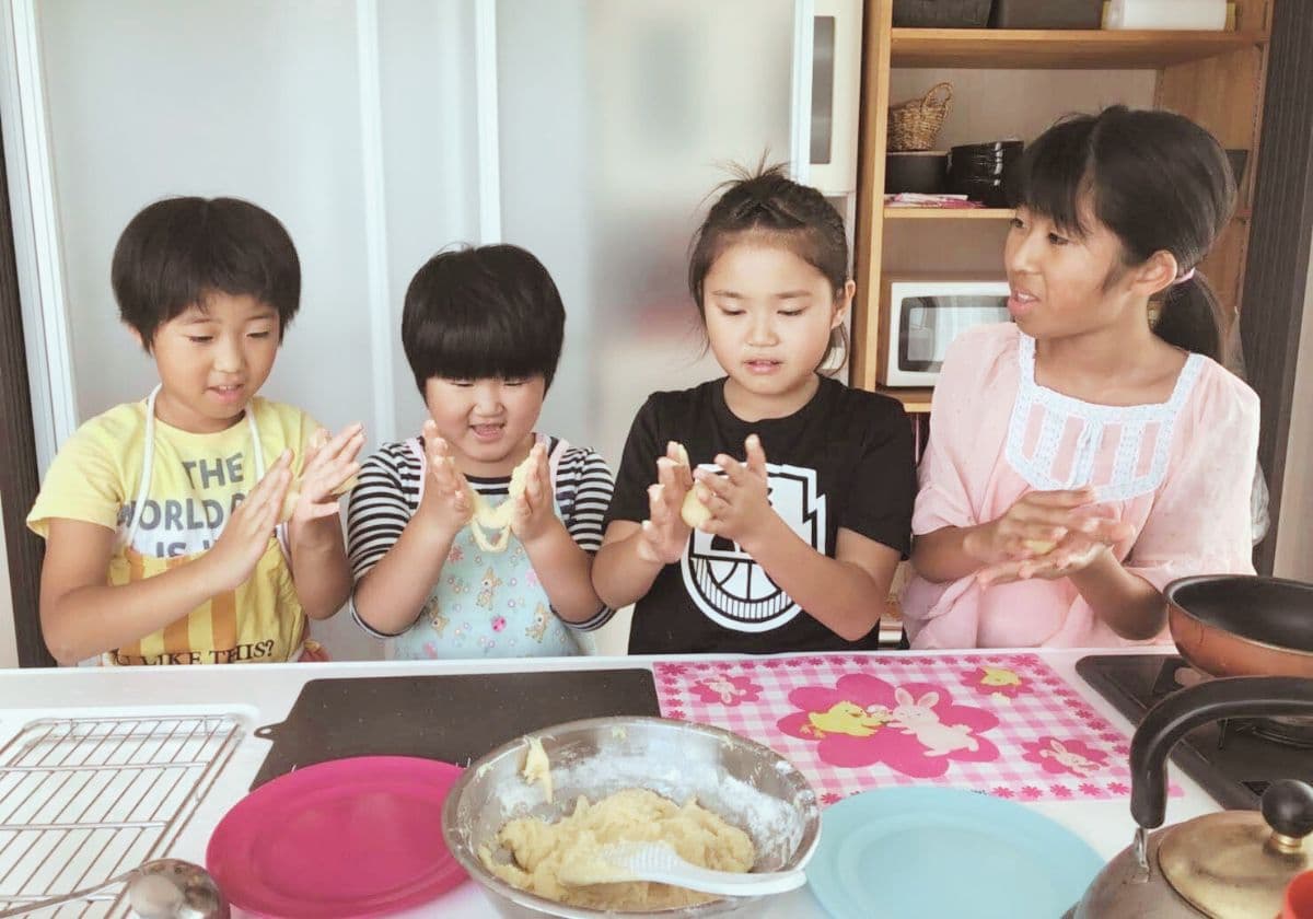 『どうにかなるっちゃ 知的障がいのある自閉症児ゆいなの母の記録』（KADOKAWA）より