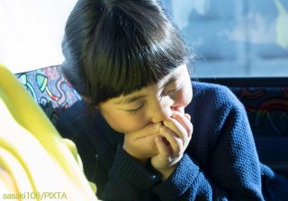 子どもがいきなり吐いた、どうすれば？　医師が教える嘔吐・下痢の見極め方と水分補給のコツ