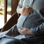 出産を控える妊娠中の妊婦のイメージ