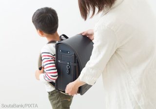 「やさしい子育て」はなぜ毒になる？ 親の先回りが子どもの思考力を奪う理由