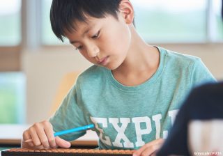 「伸びる子は教室に入った瞬間わかる」そろばんの先生が指摘する、親の距離感と子どもの成長の関係性