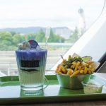 ふしぎなクラゲミルクティー（800円）、ふぐ＆チップス（950円）