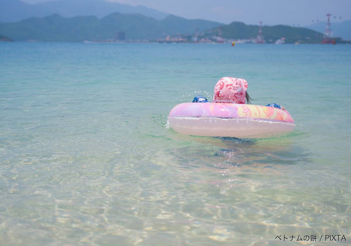 浮き輪のまま転覆、砂で火傷も...夏休み前に親が知るべき海のヒヤリハットの画像1