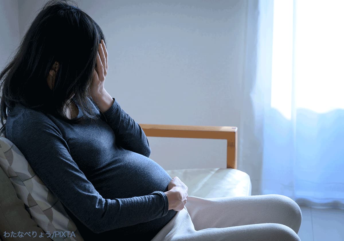 妊娠中の妊婦、マタニティーブルーのイメージ