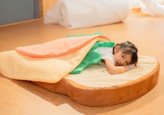子どもをサンドできる「巨大サンドイッチ」はどう作った？PLAY! PARKの遊具メイキング