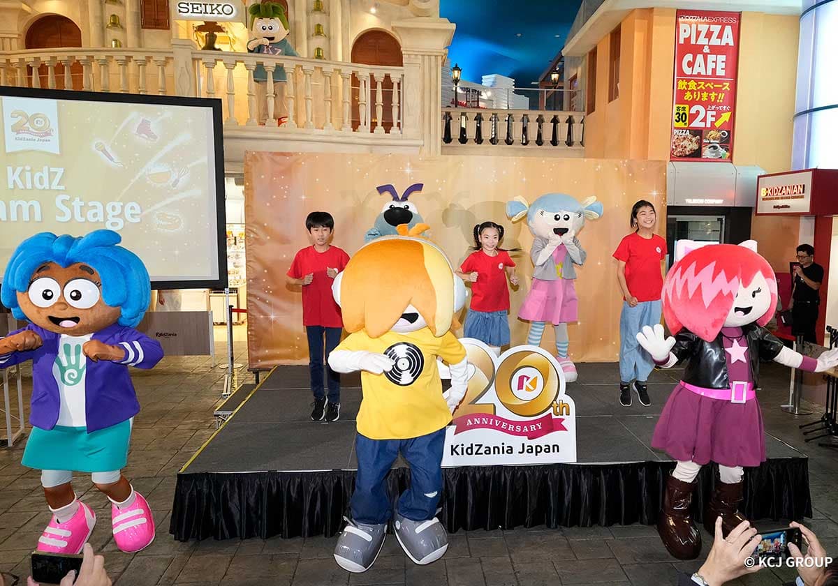【キッザニア20周年】漫才トリオ結成に1日社長体験!? 「子どもの夢を全力応援」の本気度がすごかった！の画像2